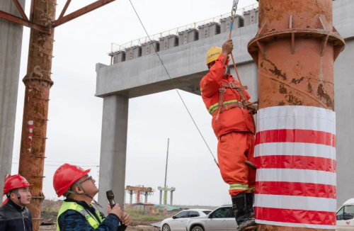 杭紹甬高速杭紹段項(xiàng)目開展速差防墜器操作交流會(huì)
